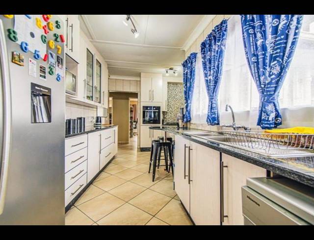 4 BEDROOM HOUSE FOR SALE IN PARKDENE